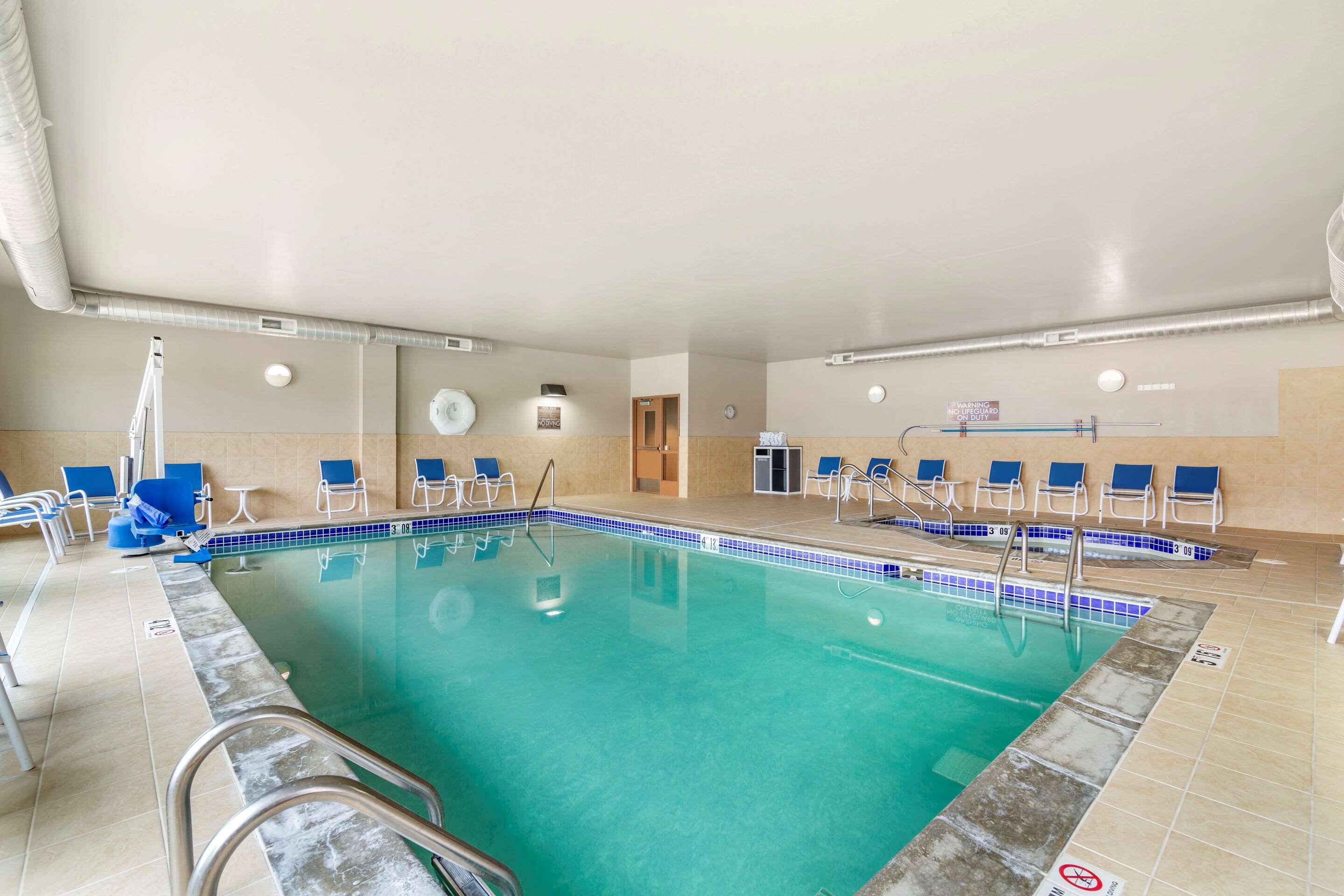 Sonesta Essential Minot Hotel Ngoại thất bức ảnh